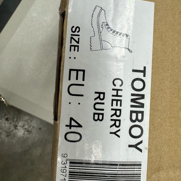 Boots - Picture 6 of 8